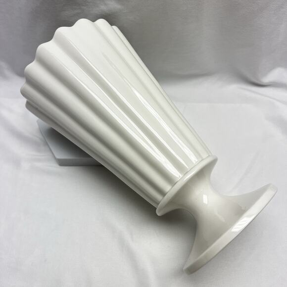 Villeroy & Boch Summer Flowers Footed Ivory Fluted Ceramic Vase 10" HTF - Picture 3 of 10